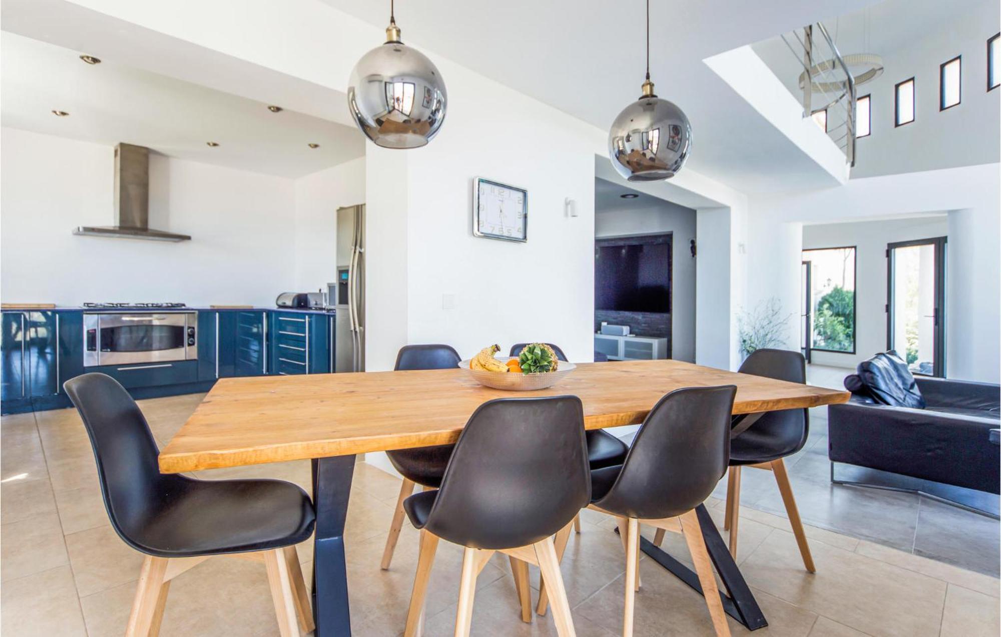 Amazing Home In Ador With Kitchenette Ngoại thất bức ảnh