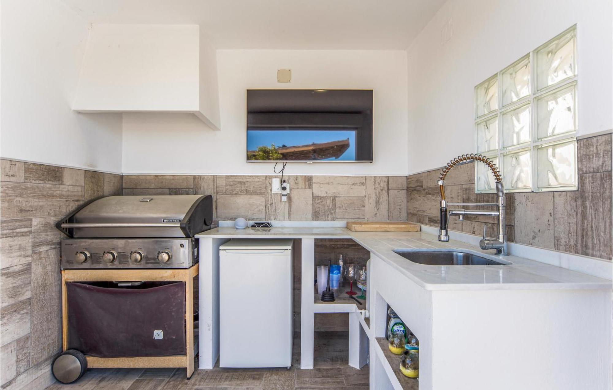 Amazing Home In Ador With Kitchenette Ngoại thất bức ảnh